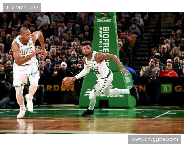 [NBA]比永博篮下接球 一打二转身勾手命中.